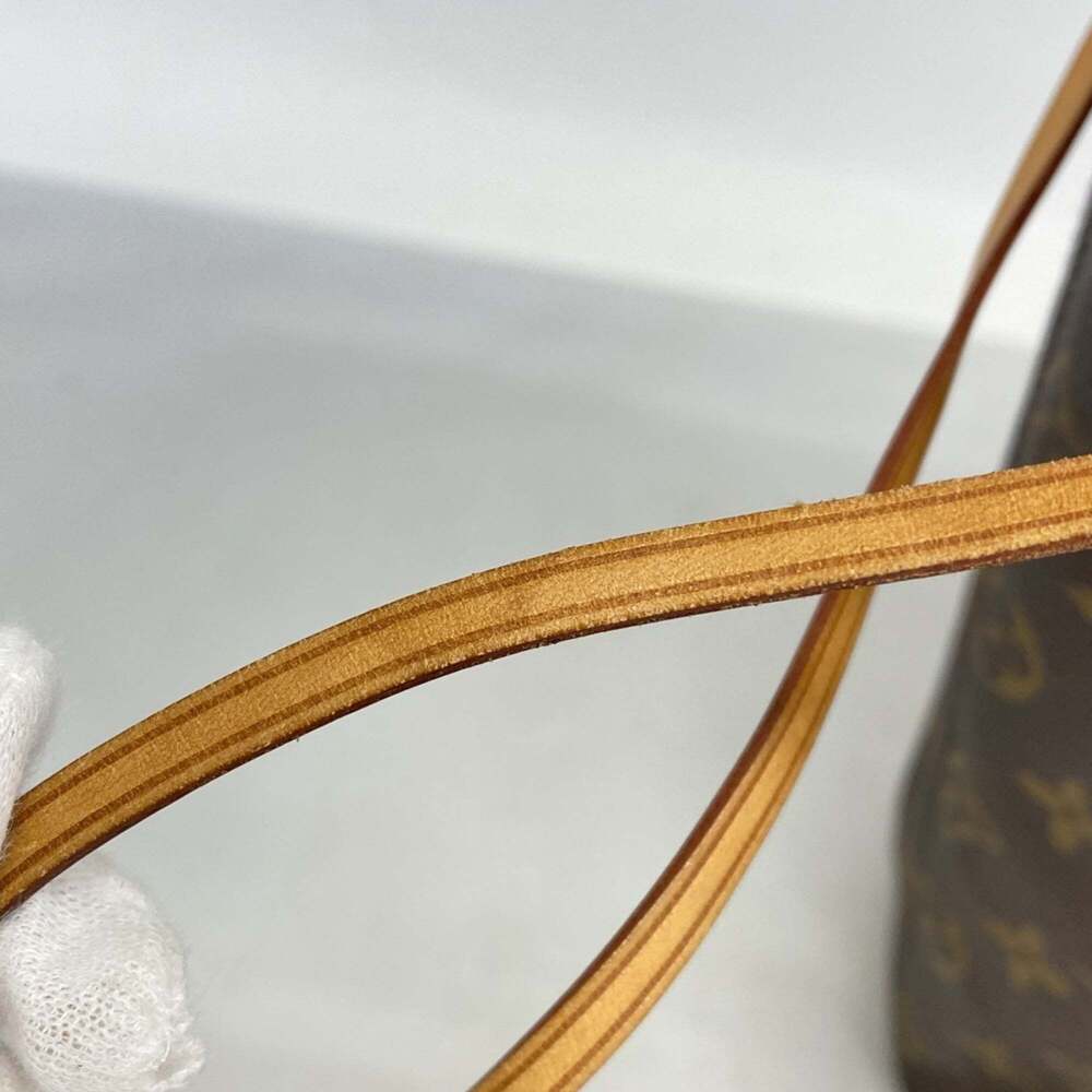 Louis Vuitton Monogram Canvas Tote with Tan Trim - Picture 9 of 14